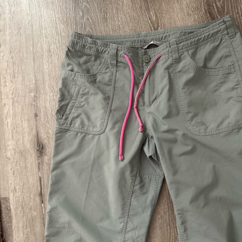 The North Face Green Long short/ court Pants Adj length 5 Pockets +
Stow Pocket - Picture 4 of 10